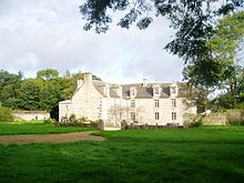 220px-Château_de_Kermenguy,_29233_Cléder,_France